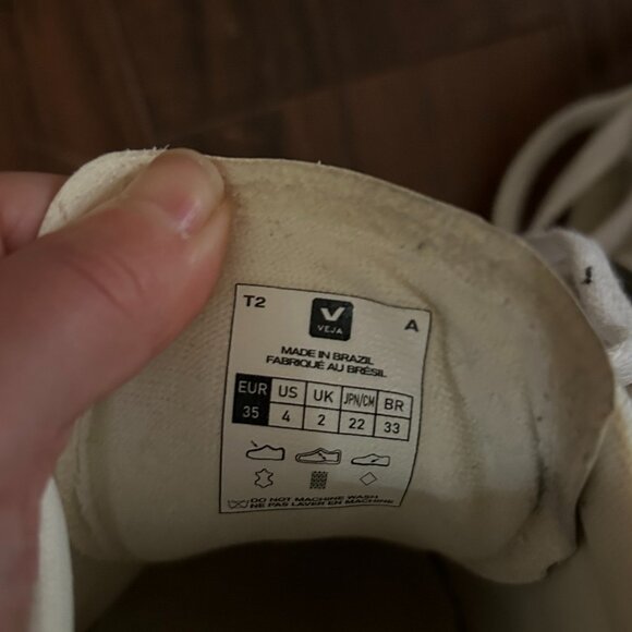 Veja - Picture 2 of 3